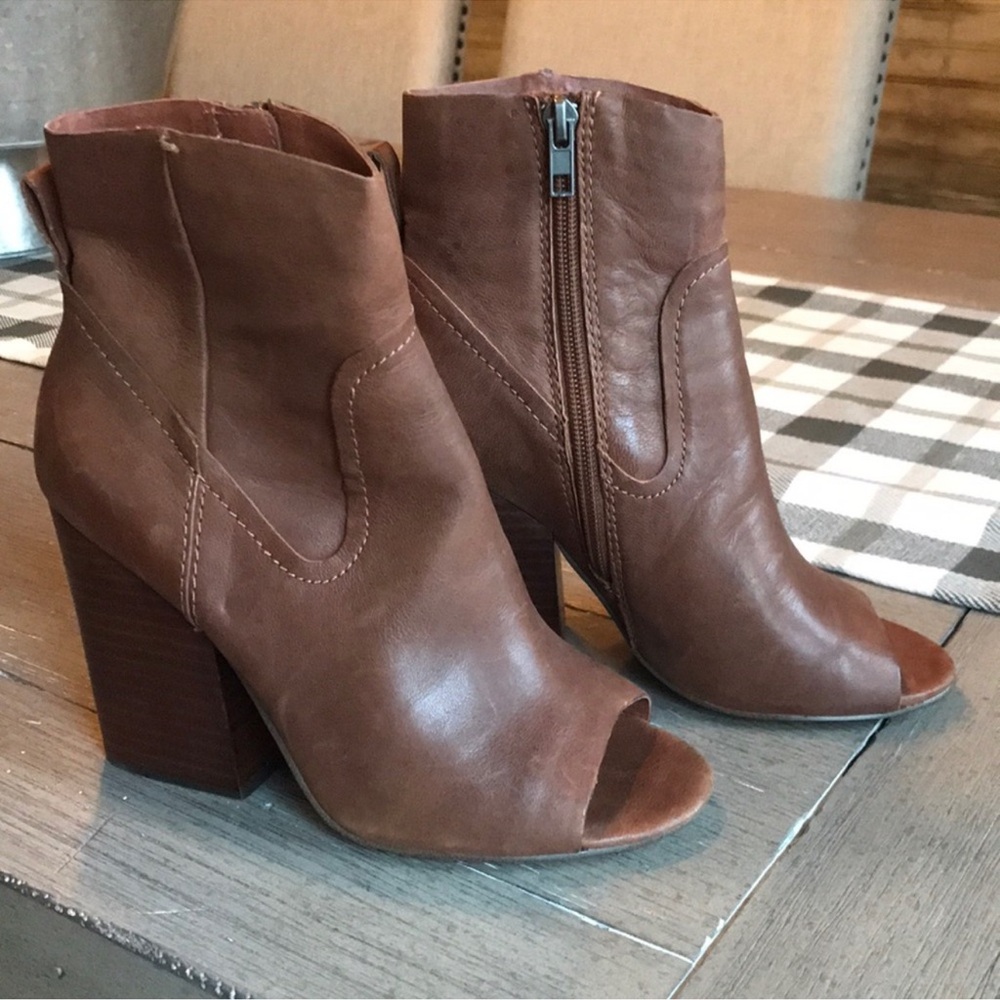 Steve Madden booties 🤎